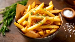 Bez smażenia i gotowania: najsmaczniejszy sposób na przygotowanie ziemniaków z zachowaniem ich wartości odżywczych